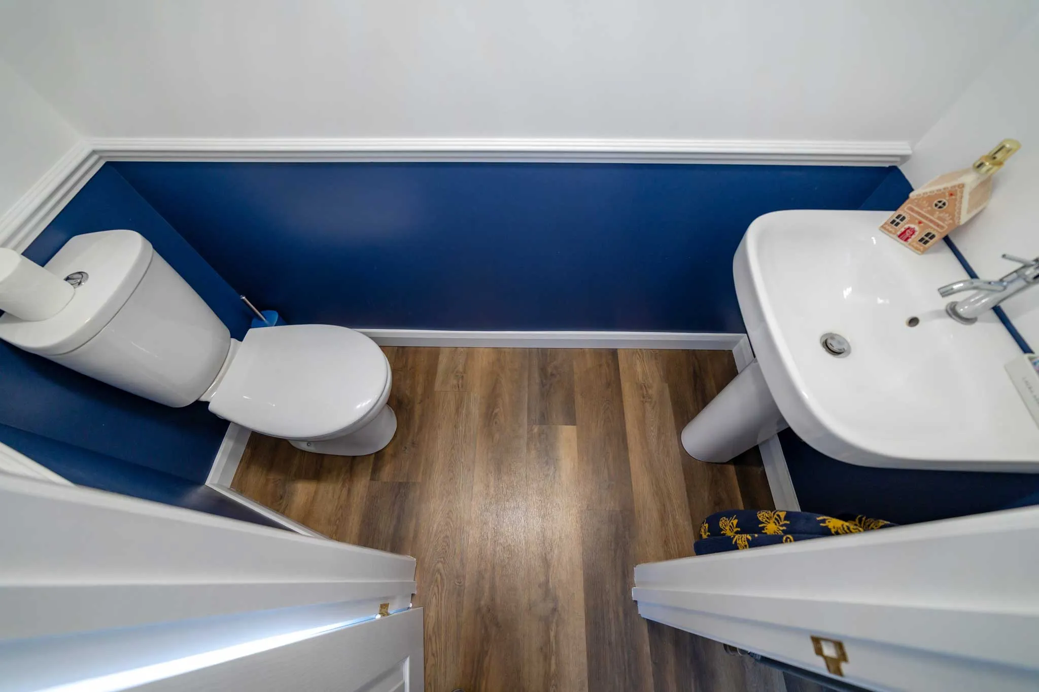 rectory-cloakroom-01