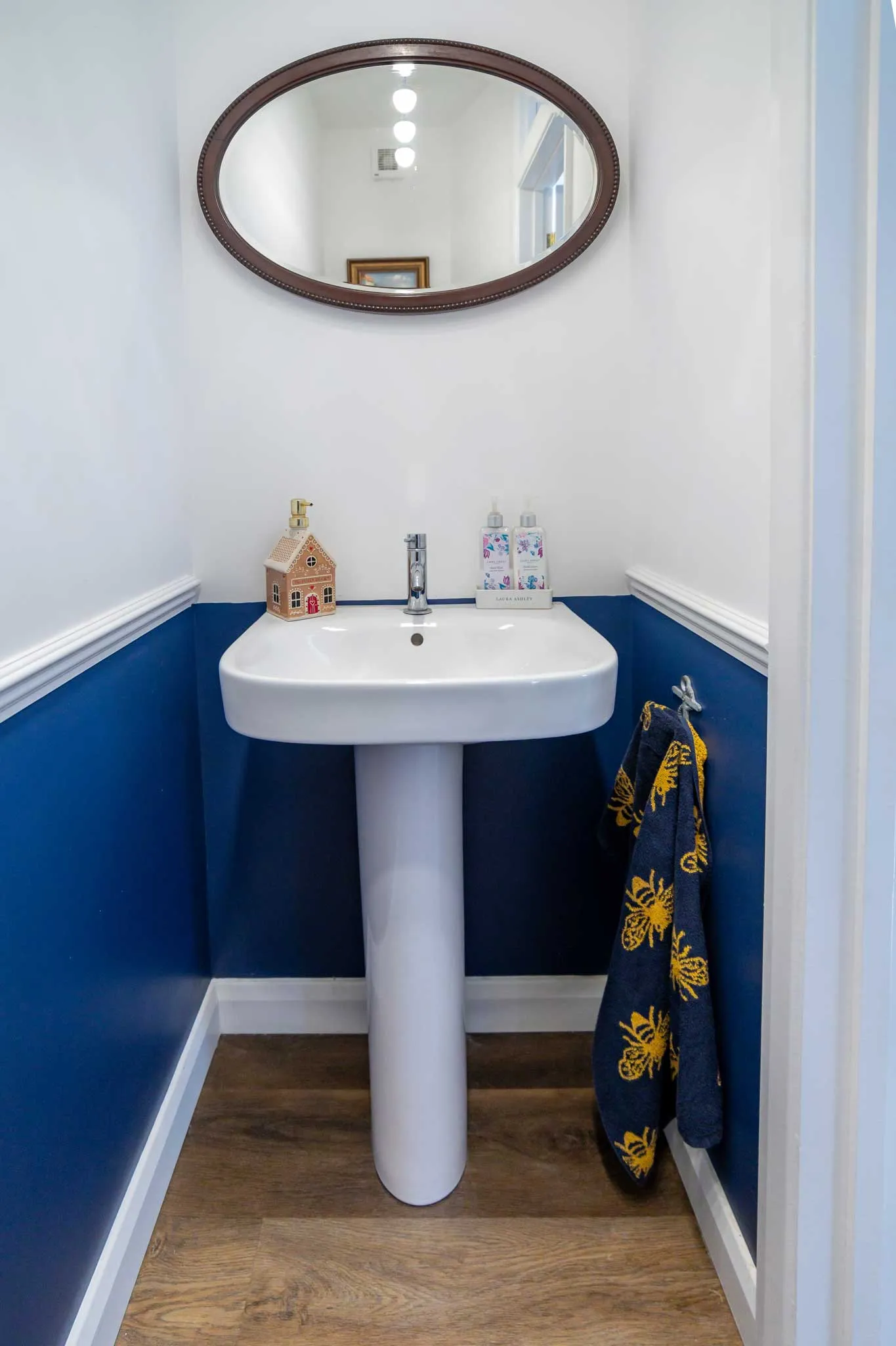 rectory-cloakroom-02